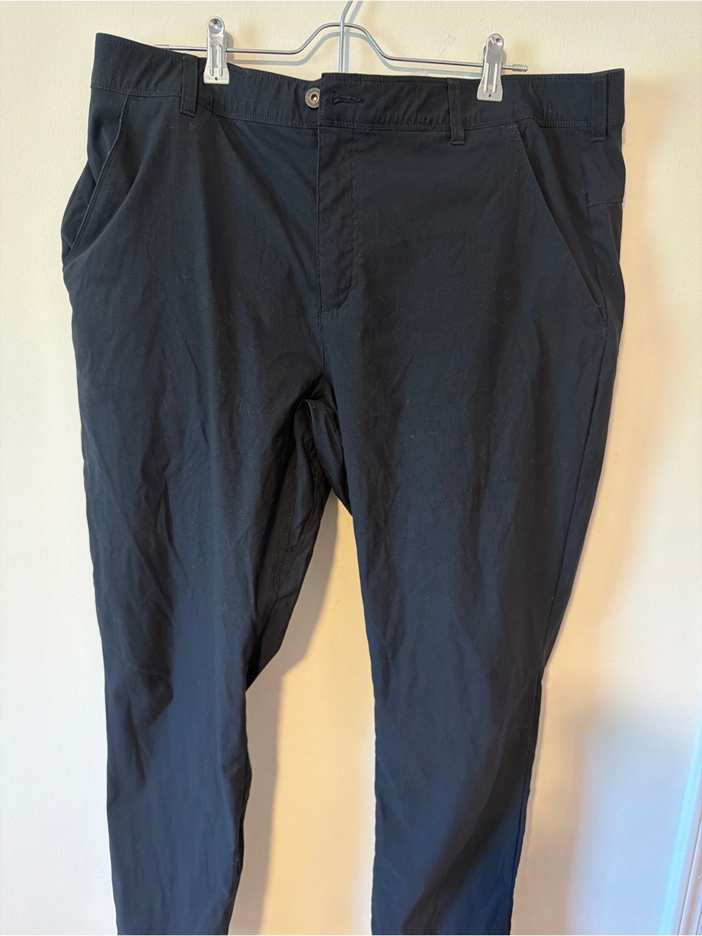 Columbia Men's Black Chino Pants